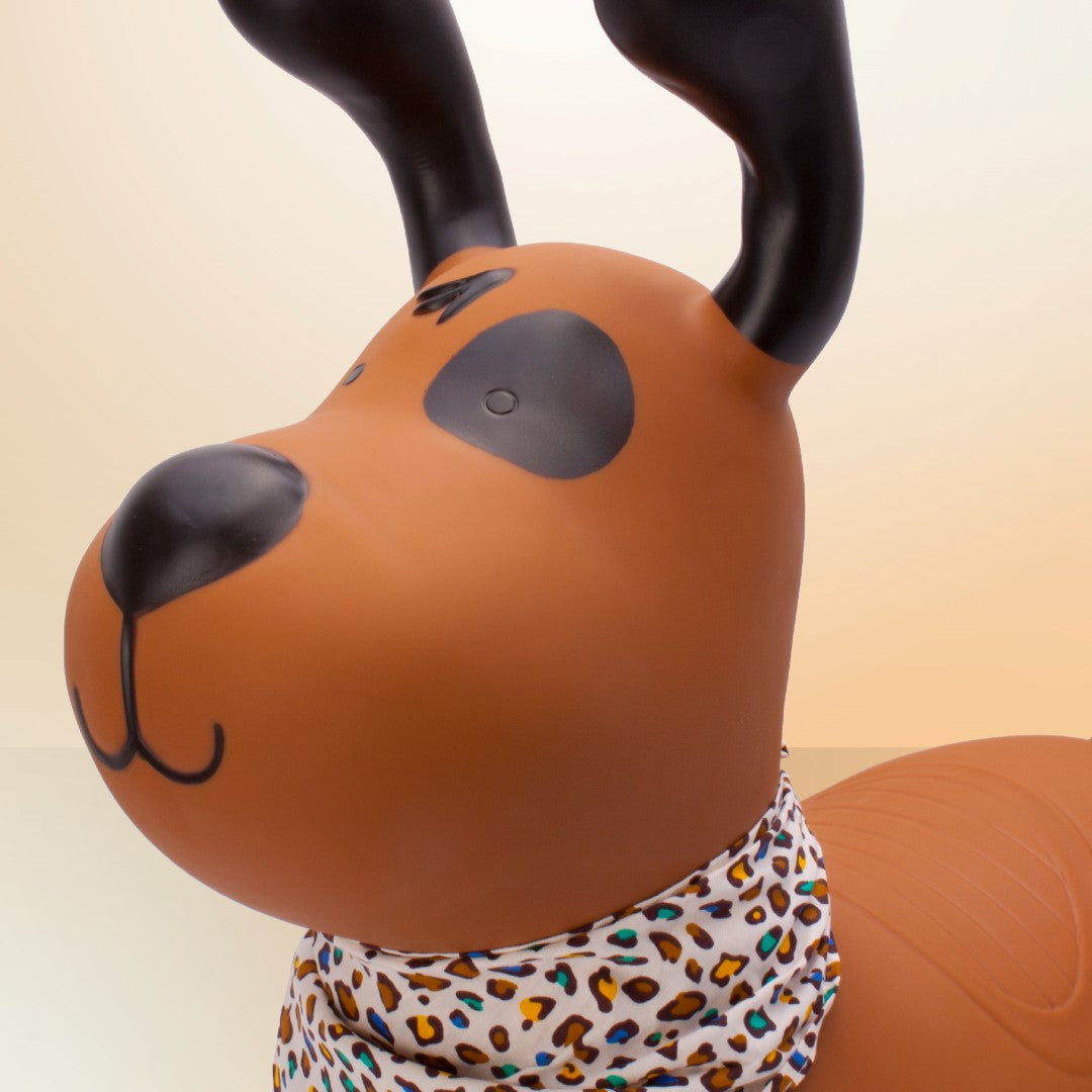 Skoczek dla dzieci do skakania z pompką Reksio brązowy z bandaną Sun Baby