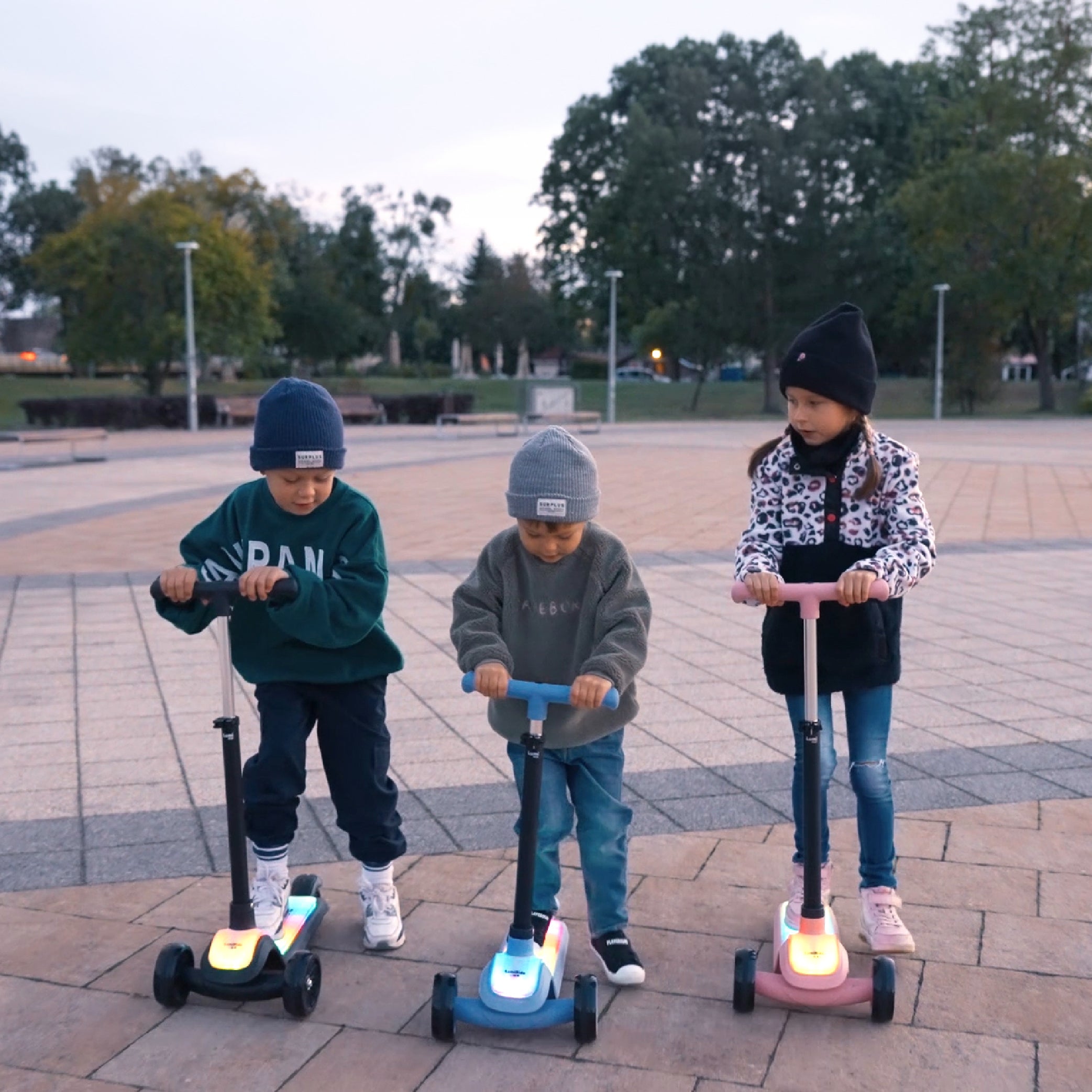 LUMI RIDE 3-Rad-Balance-Scooter, faltbar, verstellbar, LED-Plattform, 7 Farben, 20 Programme, schwarz, Sun Baby 