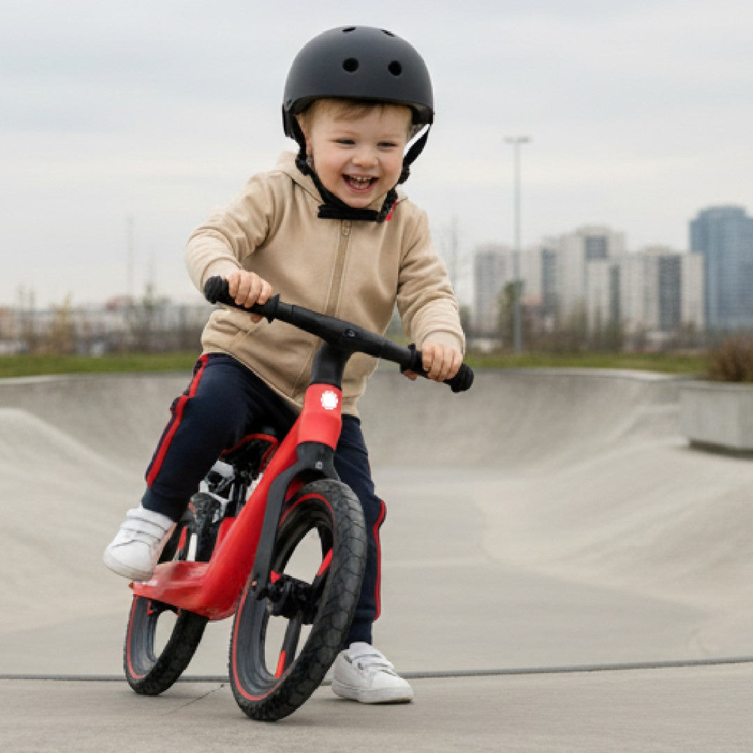 Lekki rowerek biegowy dla dzieci SPORT nylonowy 2,5 kg Błotnik koła pompowane od 2 lat czerwony