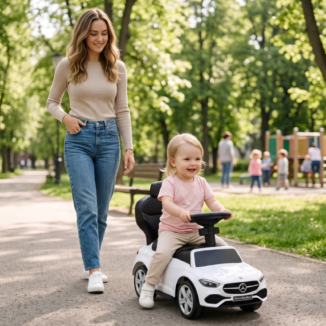 Jeździk pchacz chodzik dla dziecka Mercedes C-Class z popychaczem i podnóżkiem biały Sun Baby