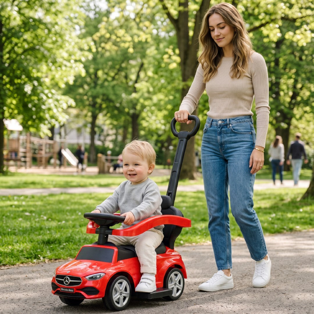 Sun Baby jeździk Mercedes C-Class z popychaczem, barierką i podnóżkami, koła PU, siedzisko ze skóry PU, czerwony