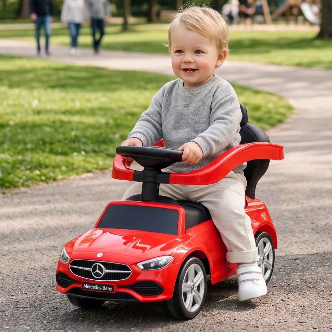 Sun Baby jeździk Mercedes C-Class z popychaczem, barierką i podnóżkami, koła PU, siedzisko ze skóry PU, czerwony