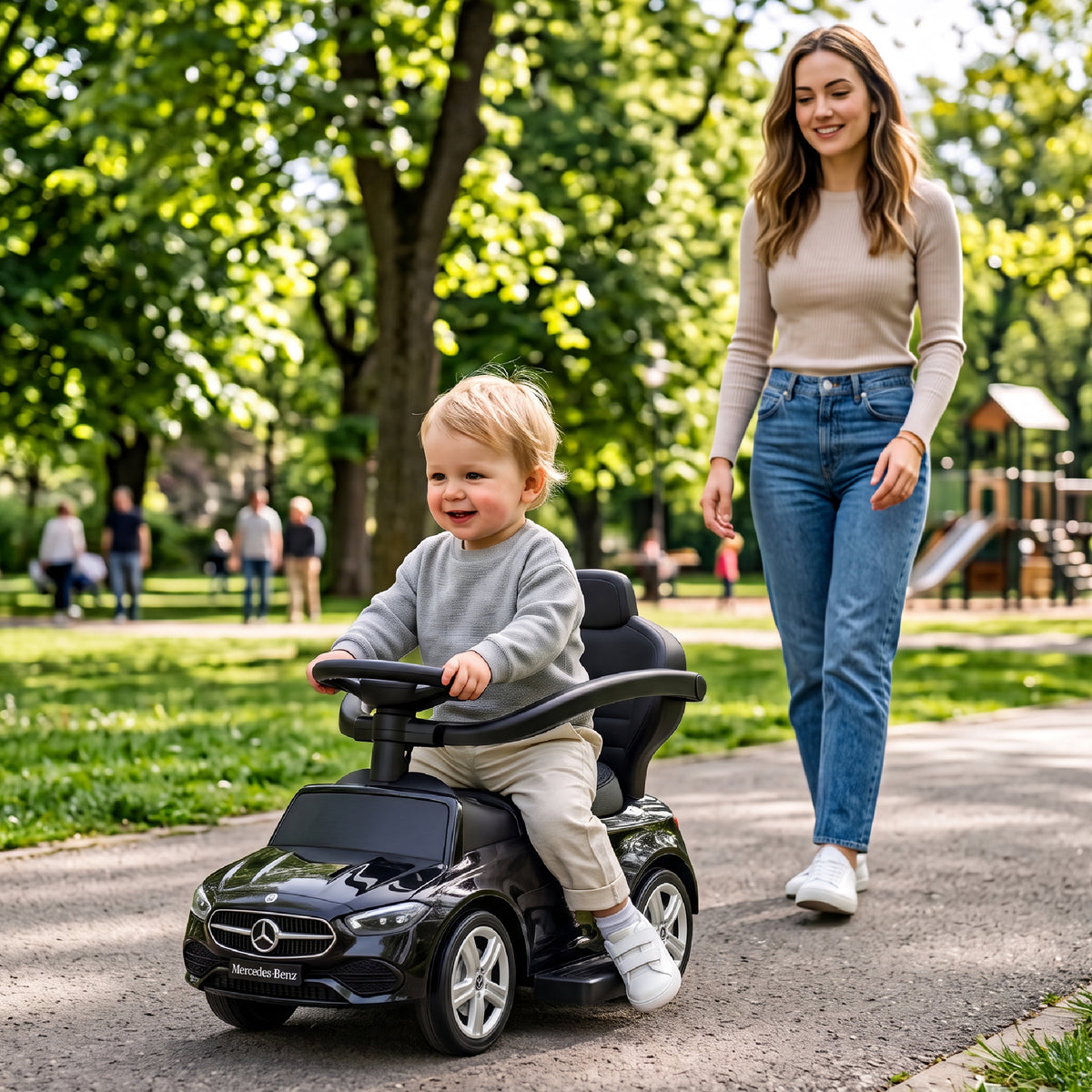 Sun Baby jeździk Mercedes C-Class z popychaczem, podnóżkiem i barierką, siedzisko ze skóry PU, czarny
