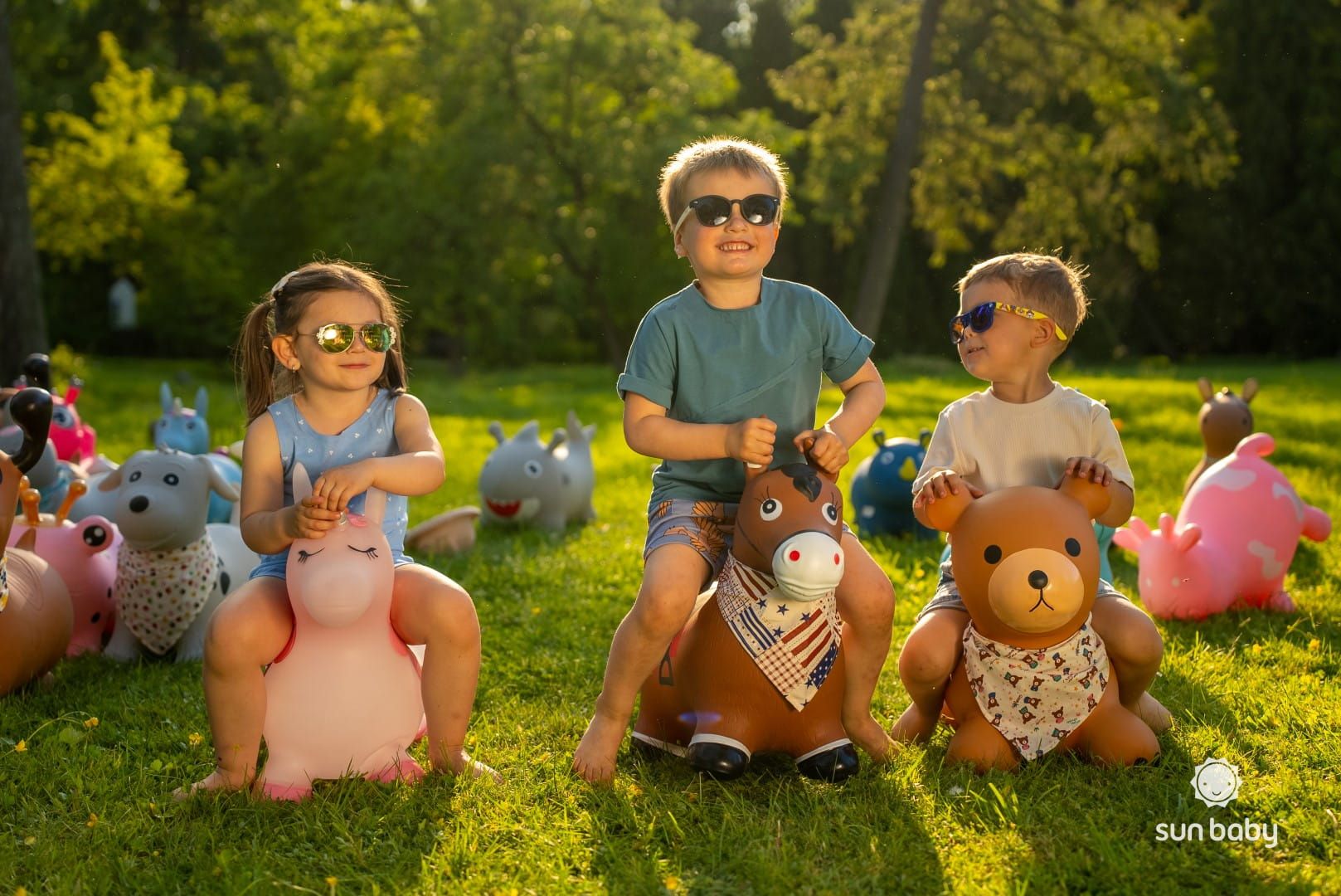 Skoczek dla dzieci do skakania z pompką TEDDY brązowy z bandaną