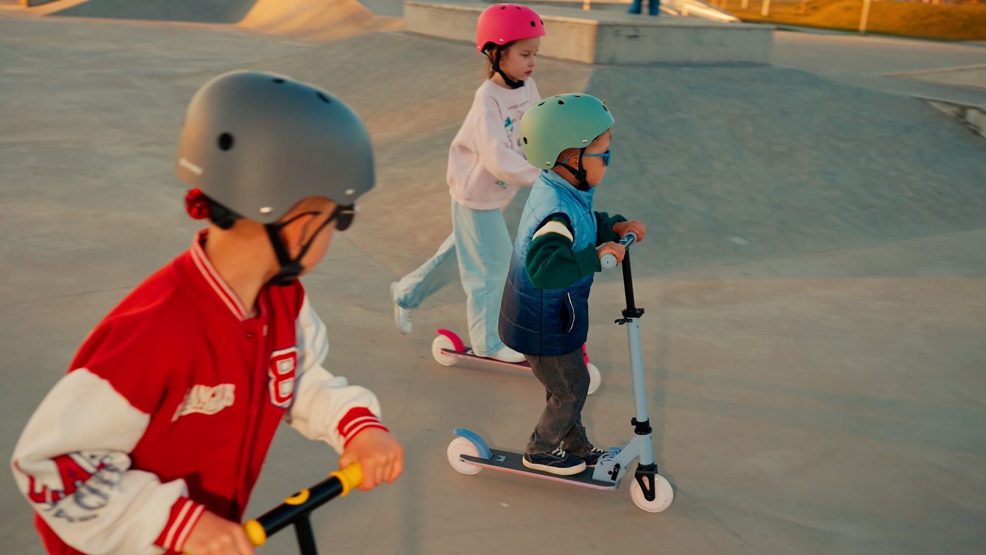 LUMI RIDE Hulajnoga dwukołowa dla dzieci składana regulowana LED 7 kolorów 20 programów niebieski Sun Baby