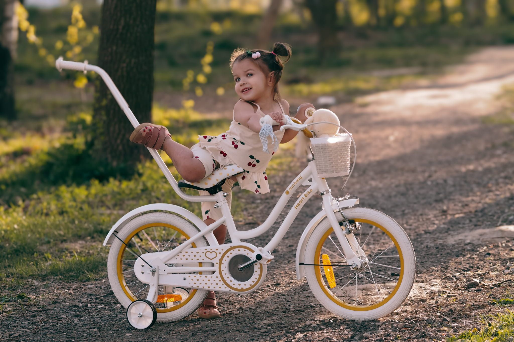 Pchacz Prowadnik do roweru Kij Rączka Uchwyt do nauki jazdy na rowerze biały Sun Baby
