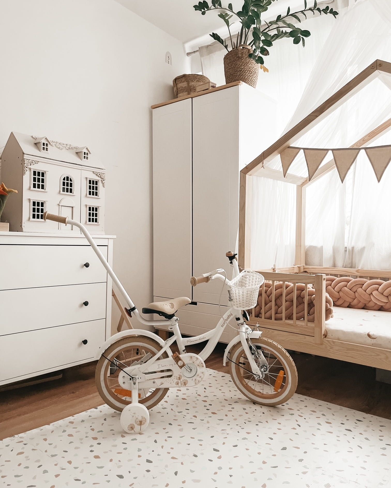 Rower dla dziewczynki 14 cali Pchacz Kółka boczne Koszyk Flower bike Dmuchawiec biało beżowy Sun Baby