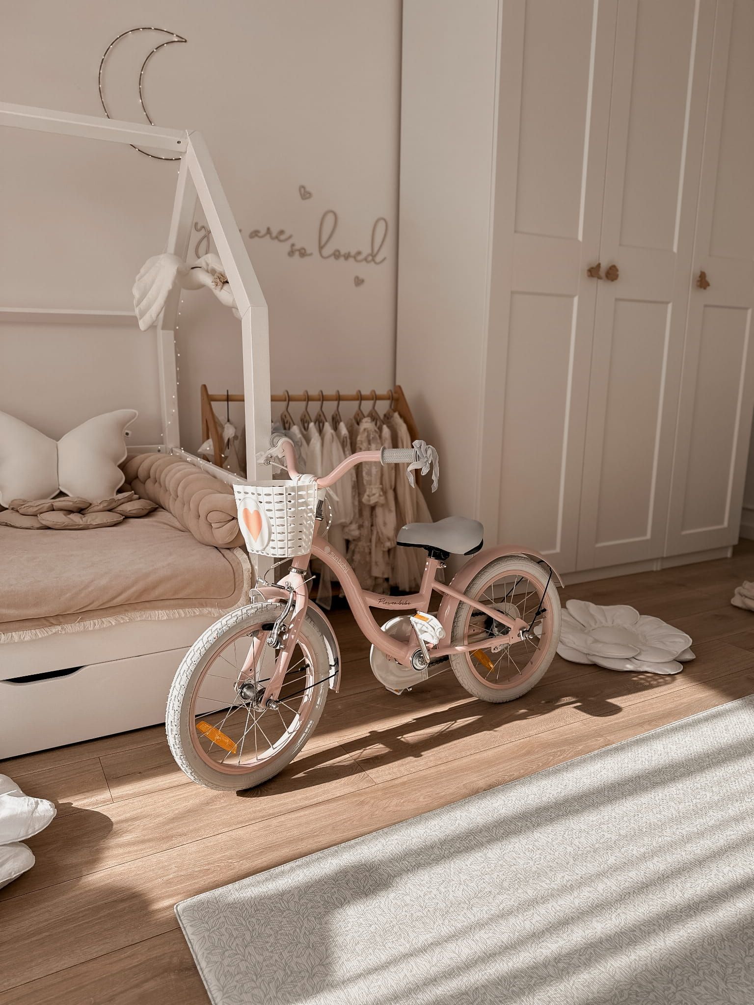 Rower dla dziewczynki 16 cali Pchacz kółka boczne Flower bike morelowy
