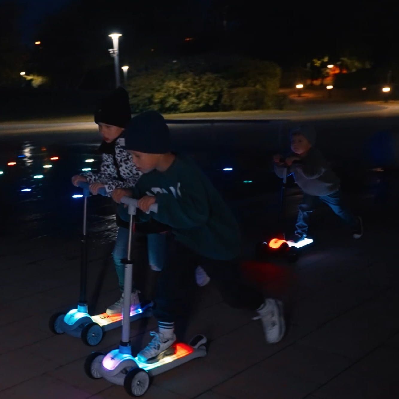 LUMI RIDE Hulajnoga trójkołowa balansowa składana regulowana Platforma LED 7 kolorów 20 programów różowy Sun Baby