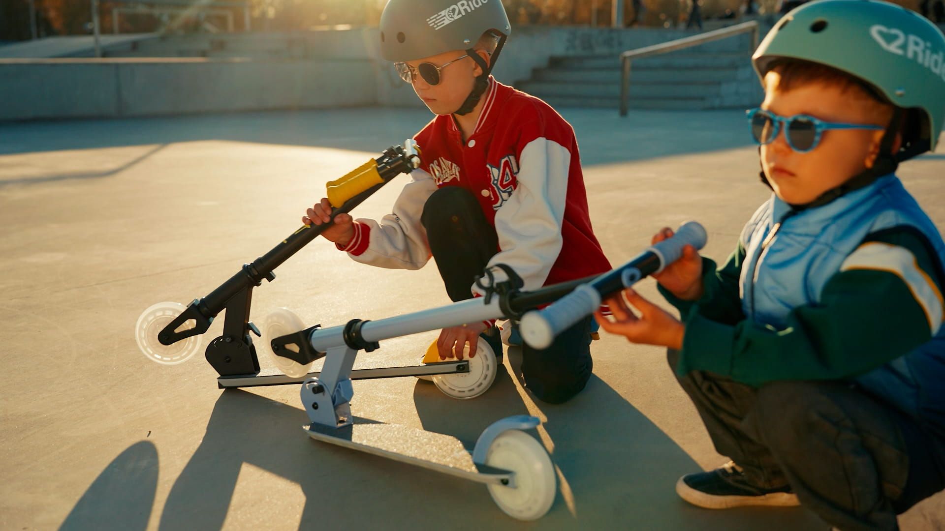 LUMI RIDE Hulajnoga dwukołowa dla dzieci składana regulowana LED 7 kolorów 20 programów czarny Sun Baby
