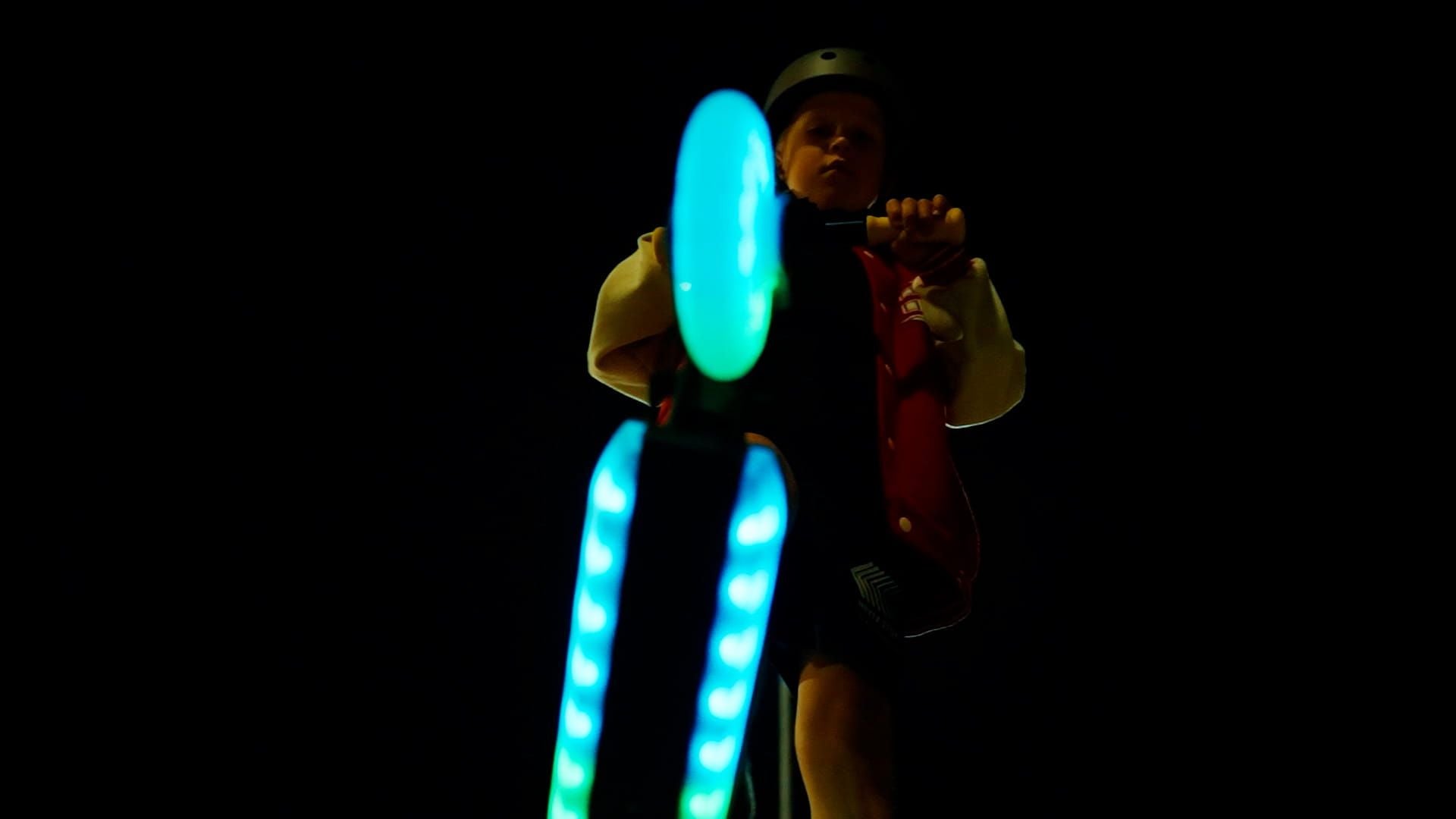 LUMI RIDE Hulajnoga dwukołowa dla dzieci składana regulowana LED 7 kolorów 20 programów biały Sun Baby
