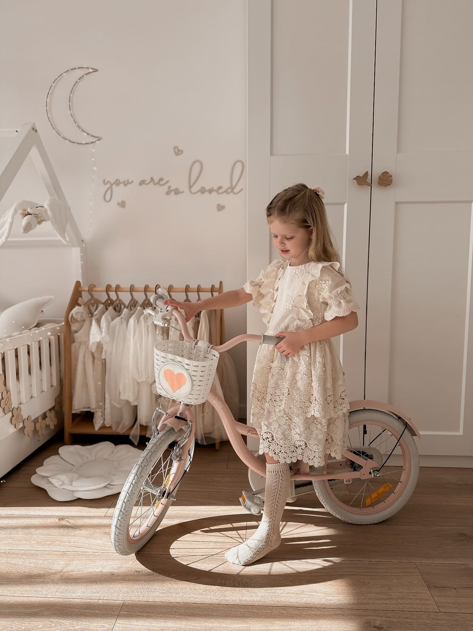 Rower dla dziewczynki 16 cali Pchacz kółka boczne Flower bike morelowy