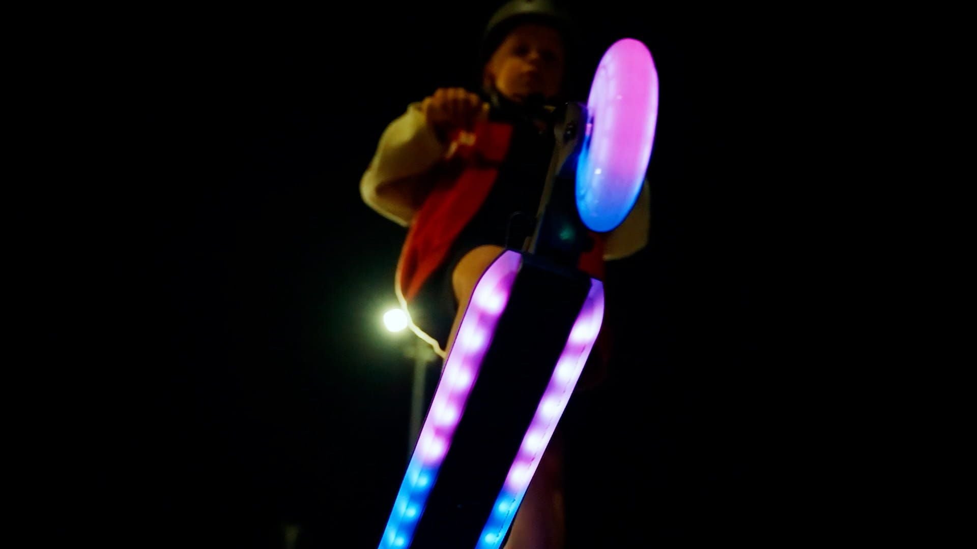 LUMI RIDE Hulajnoga dwukołowa dla dzieci składana regulowana LED 7 kolorów 20 programów niebieski Sun Baby