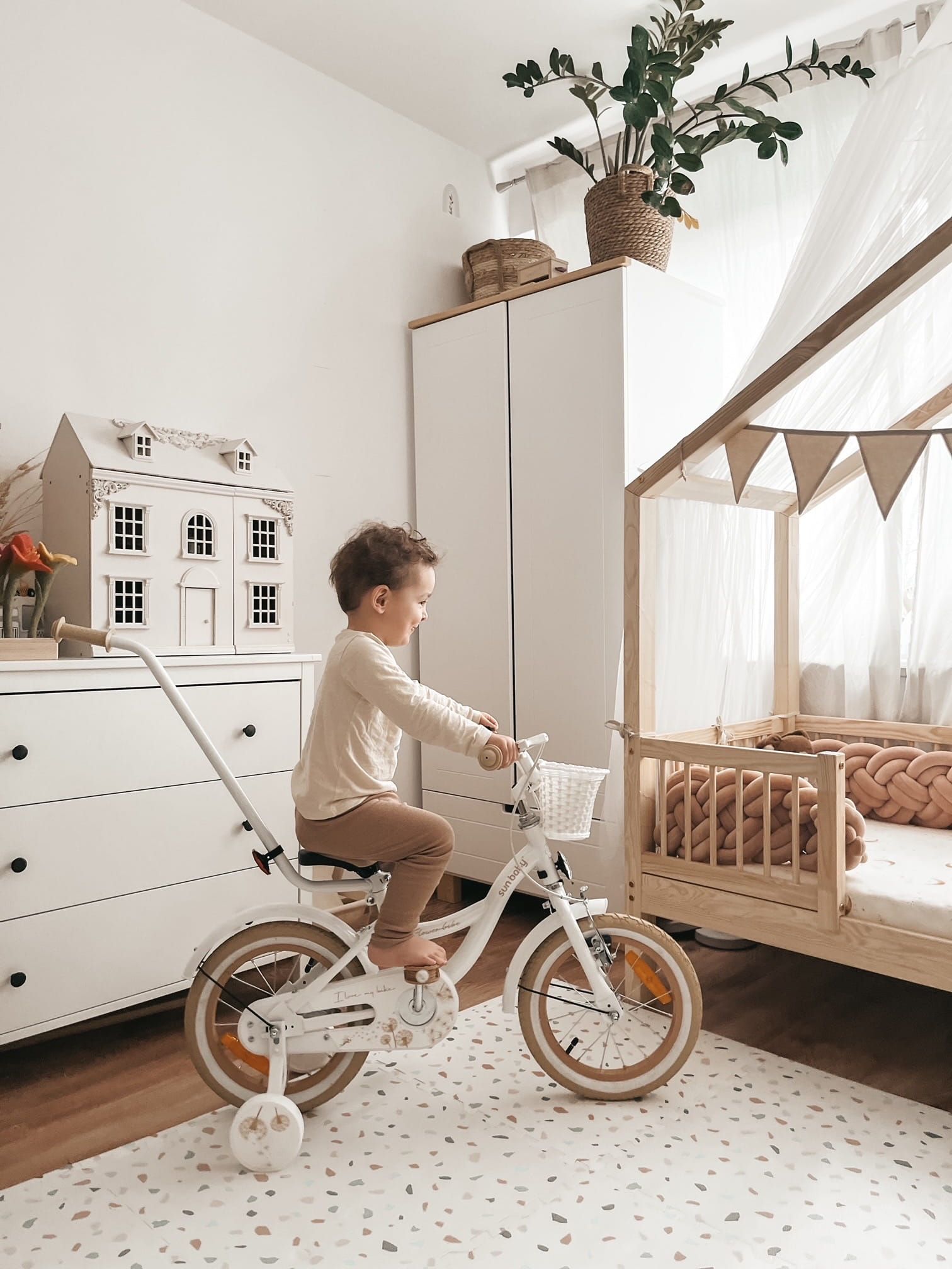 Rower dla dziewczynki 14 cali Pchacz Kółka boczne Koszyk Flower bike Dmuchawiec biało beżowy Sun Baby
